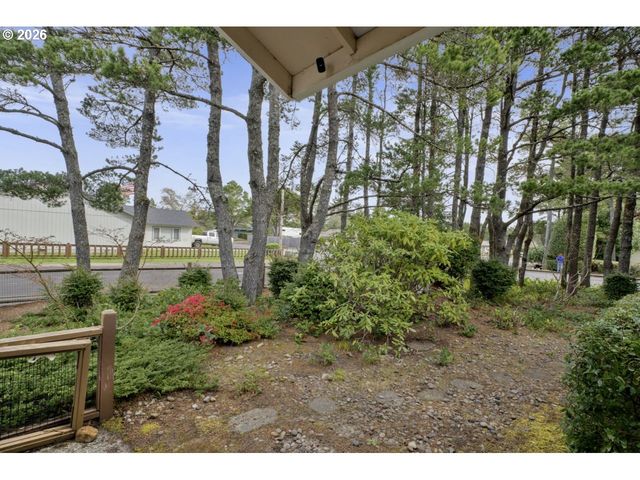 1960 40TH St, Florence, OR 97439