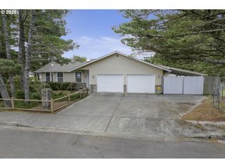 1960 40TH St, Florence, OR 97439