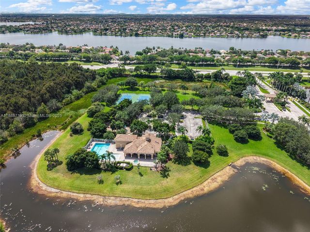 19324 SW 66th St, Pembroke Pines, FL 33332