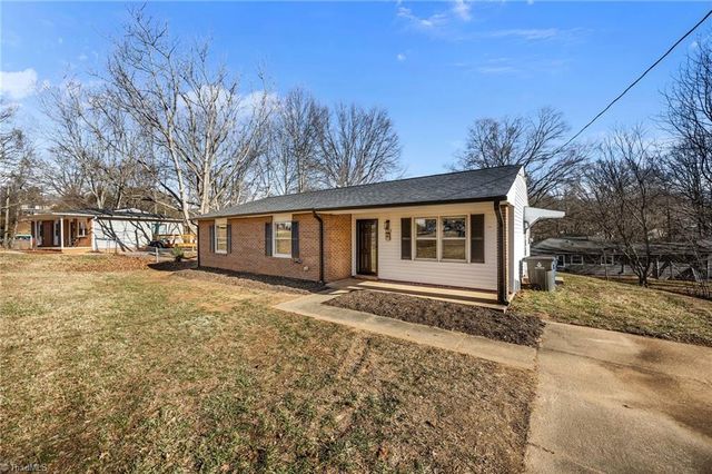 5207 Butterfield Drive, Winston-salem, NC 27105