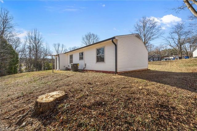 5207 Butterfield Drive, Winston-salem, NC 27105