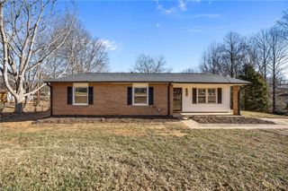 5207 Butterfield Drive, Winston-salem, NC 27105