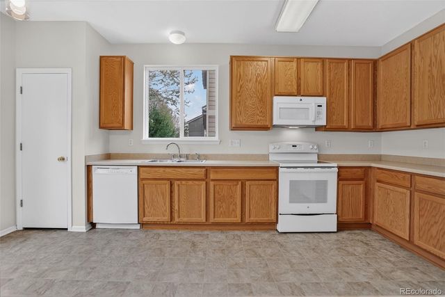 1201 S Fultondale Court, Aurora, CO 80018