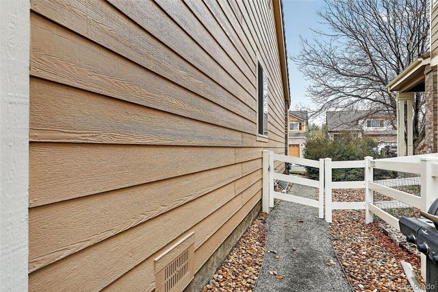 1201 S Fultondale Court, Aurora, CO 80018