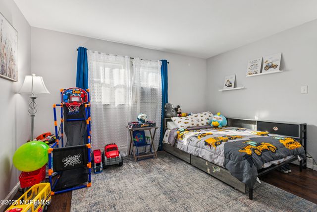 41 Pinetree Drive, Parlin, NJ 08859