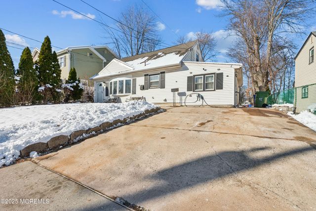 41 Pinetree Drive, Parlin, NJ 08859