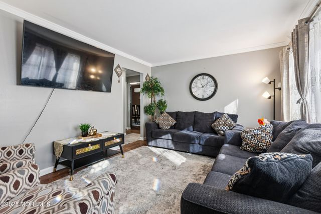 41 Pinetree Drive, Parlin, NJ 08859