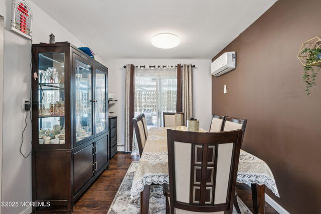 41 Pinetree Drive, Parlin, NJ 08859