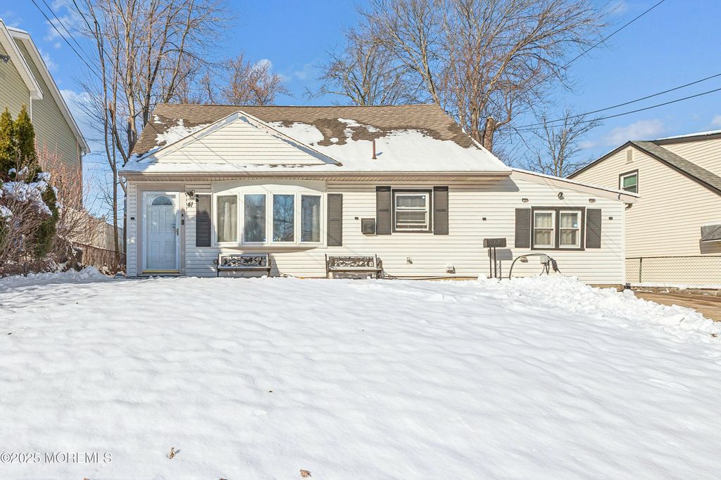 41 Pinetree Drive, Parlin, NJ 08859