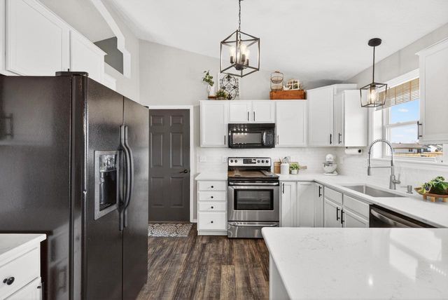 1390 MARIE DRIVE, Kaukauna, WI 54130