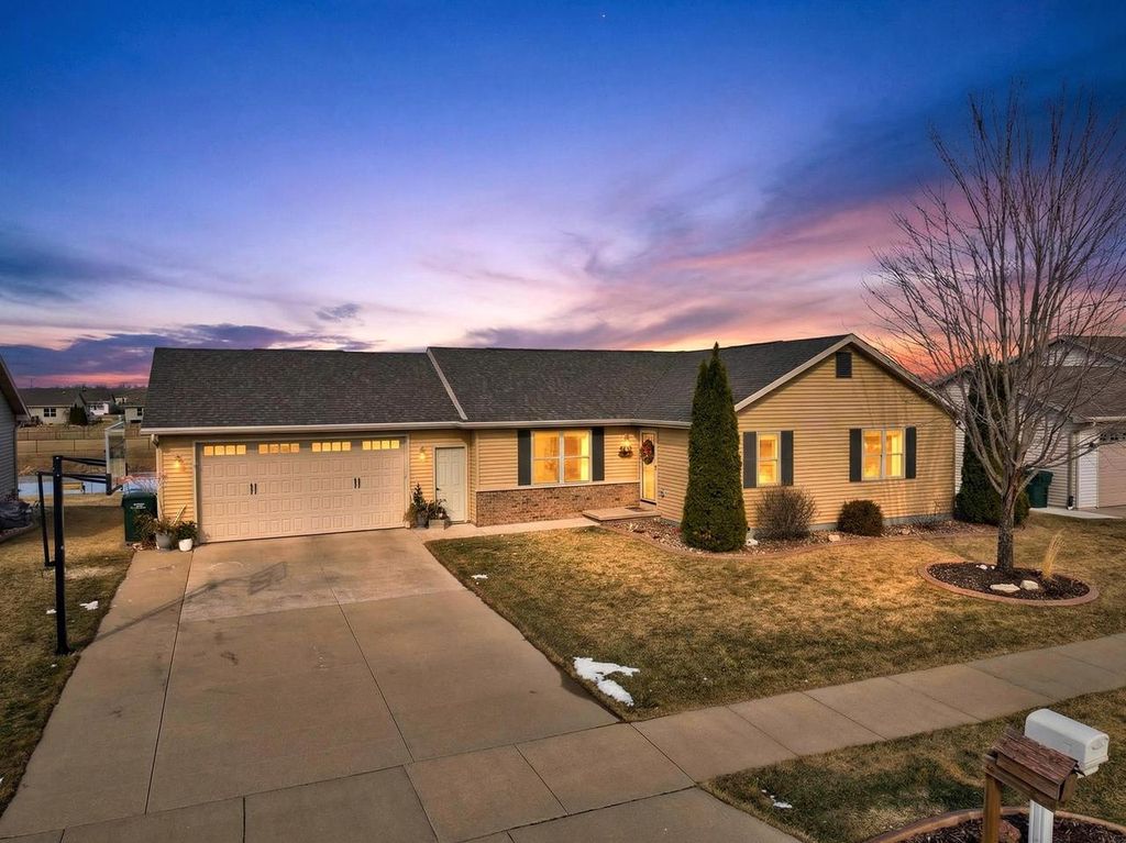 1390 MARIE DRIVE, Kaukauna, WI 54130