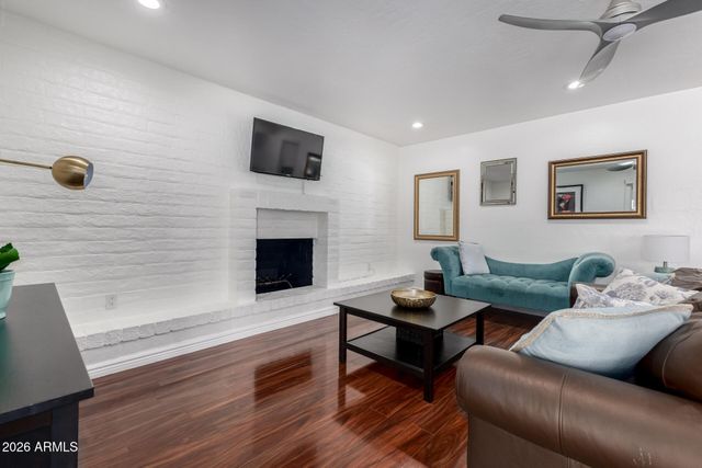 11401 N 45th Place, Phoenix, AZ 85028