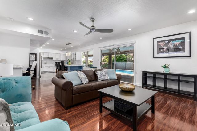 11401 N 45th Place, Phoenix, AZ 85028