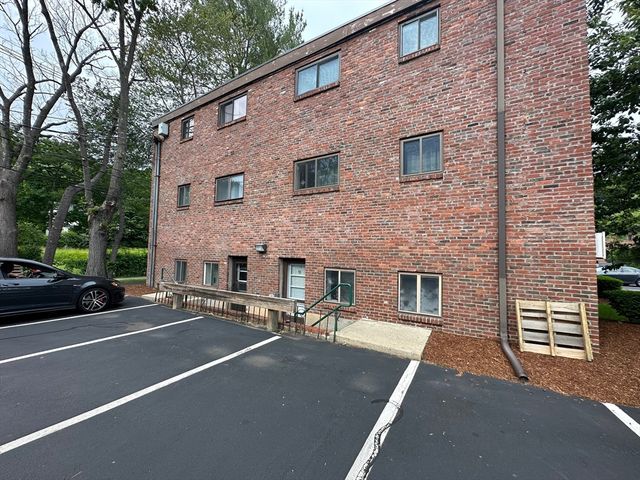 81 Nicholas Rd A, Framingham, MA 01701