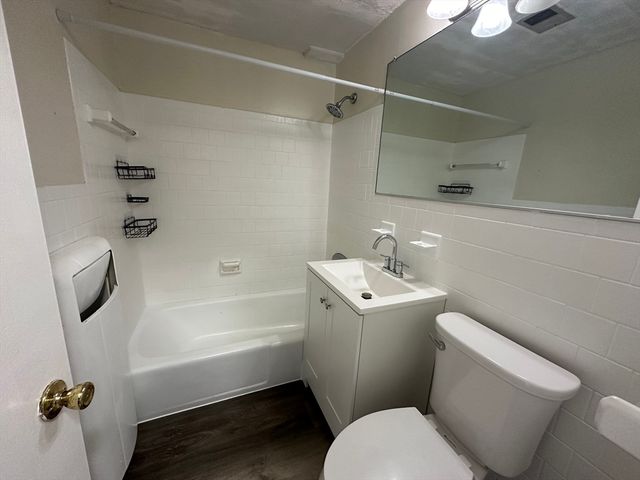 81 Nicholas Rd A, Framingham, MA 01701