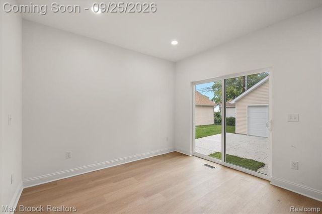 27824 Groveland Street, Madison Heights, MI 48071