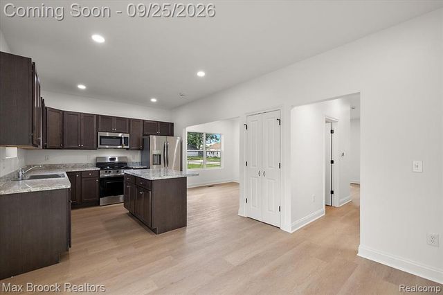 27824 Groveland Street, Madison Heights, MI 48071