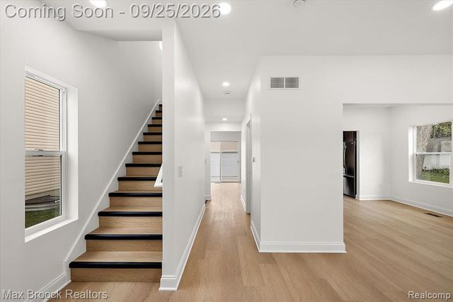 27824 Groveland Street, Madison Heights, MI 48071