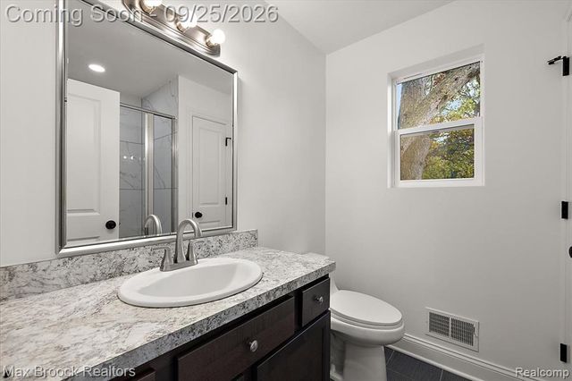 27824 Groveland Street, Madison Heights, MI 48071