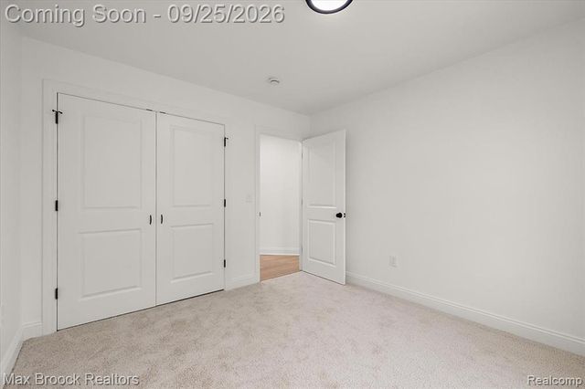 27824 Groveland Street, Madison Heights, MI 48071