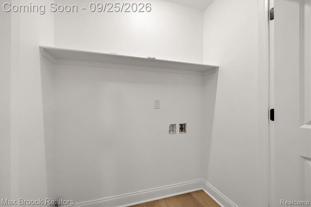 27824 Groveland Street, Madison Heights, MI 48071