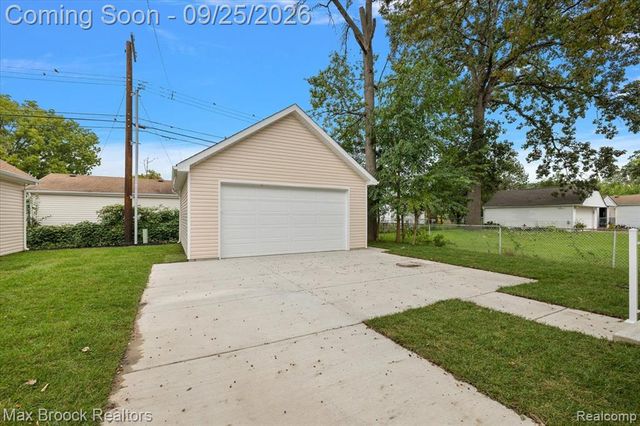27824 Groveland Street, Madison Heights, MI 48071