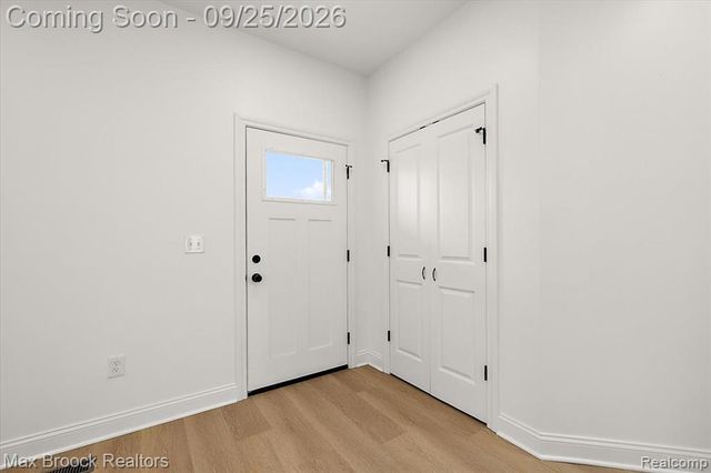 27824 Groveland Street, Madison Heights, MI 48071
