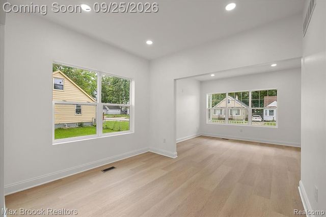 27824 Groveland Street, Madison Heights, MI 48071
