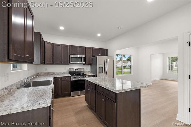 27824 Groveland Street, Madison Heights, MI 48071