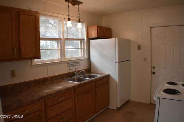 2 Wallace Road, Beaufort, SC 29907