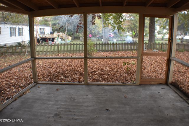 2 Wallace Road, Beaufort, SC 29907