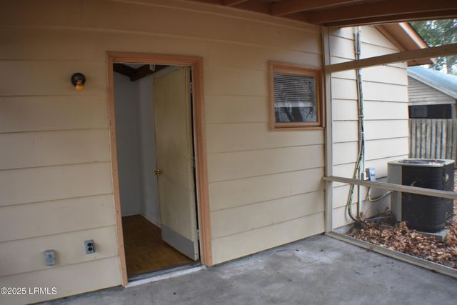 2 Wallace Road, Beaufort, SC 29907