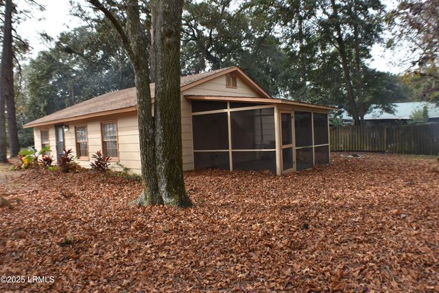 2 Wallace Road, Beaufort, SC 29907