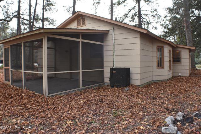 2 Wallace Road, Beaufort, SC 29907