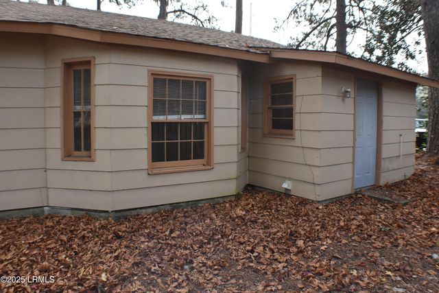 2 Wallace Road, Beaufort, SC 29907