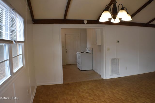 2 Wallace Road, Beaufort, SC 29907