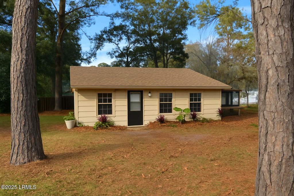 2 Wallace Road, Beaufort, SC 29907