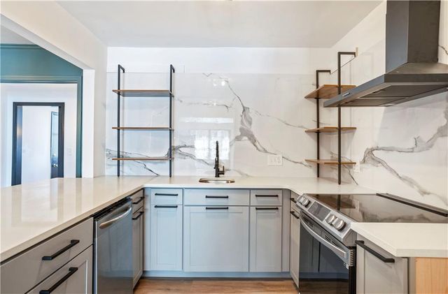 8 Cantey Place NW, Atlanta, GA 30327