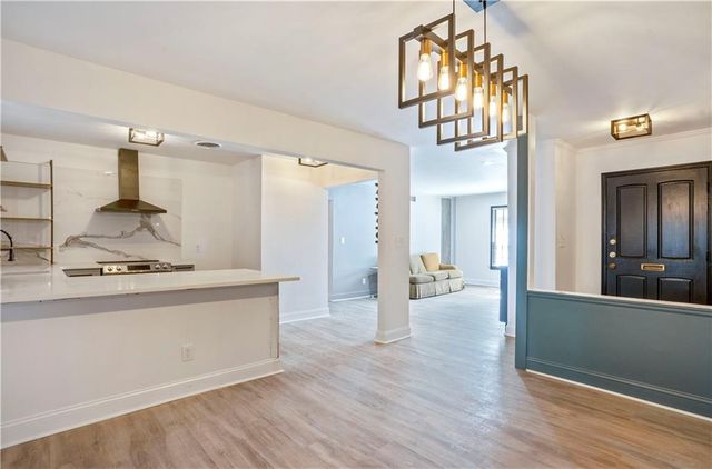 8 Cantey Place NW, Atlanta, GA 30327