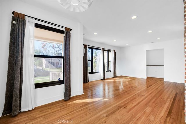 6630 Mclennan, Lake Balboa, CA 91406