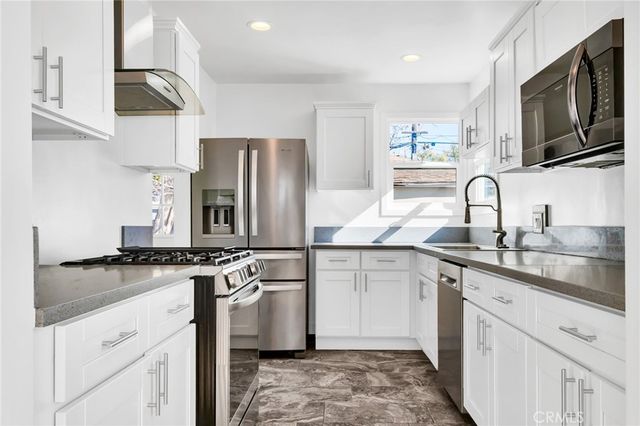 6630 Mclennan, Lake Balboa, CA 91406