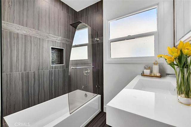 6630 Mclennan, Lake Balboa, CA 91406