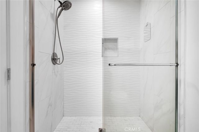 6630 Mclennan, Lake Balboa, CA 91406