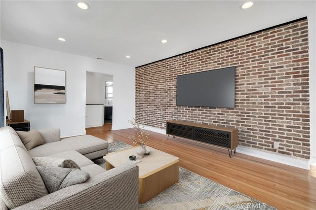 6630 Mclennan, Lake Balboa, CA 91406