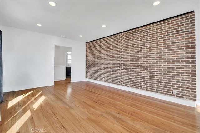 6630 Mclennan, Lake Balboa, CA 91406