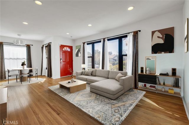 6630 Mclennan, Lake Balboa, CA 91406