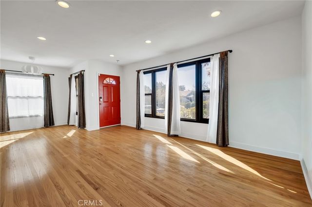 6630 Mclennan, Lake Balboa, CA 91406