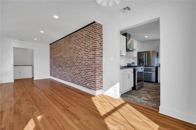 6630 Mclennan, Lake Balboa, CA 91406