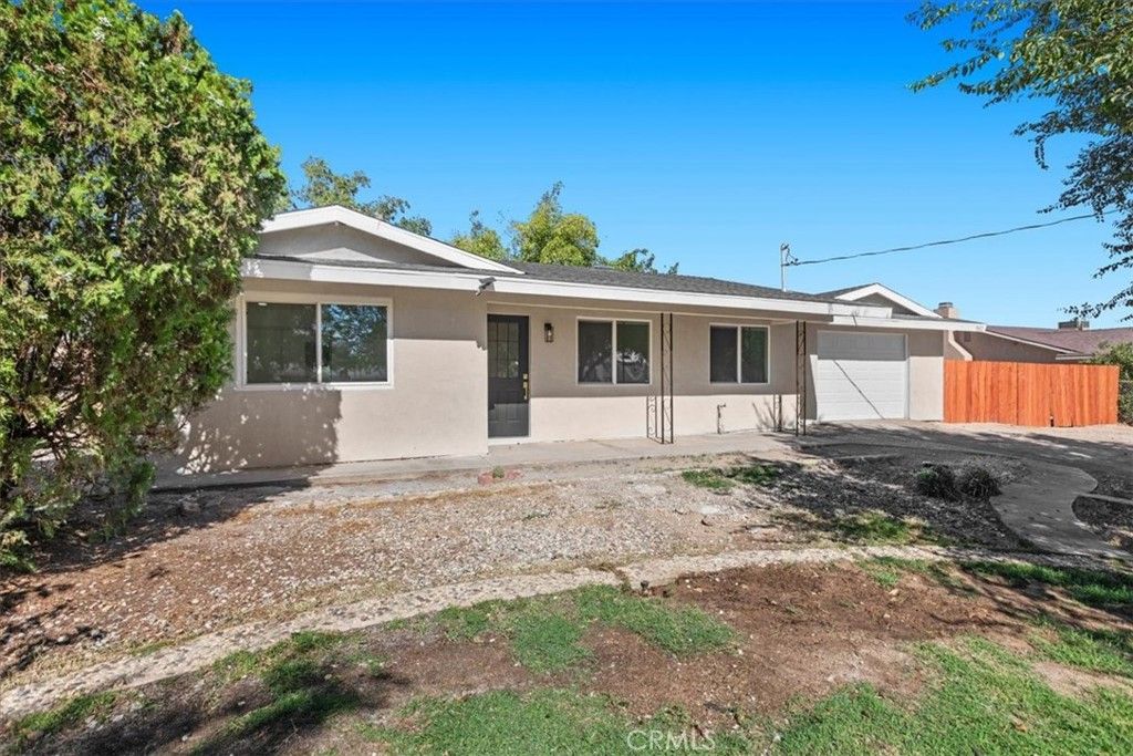 Image 1 of property listing at 9812 Redwood, Hesperia, CA 92345