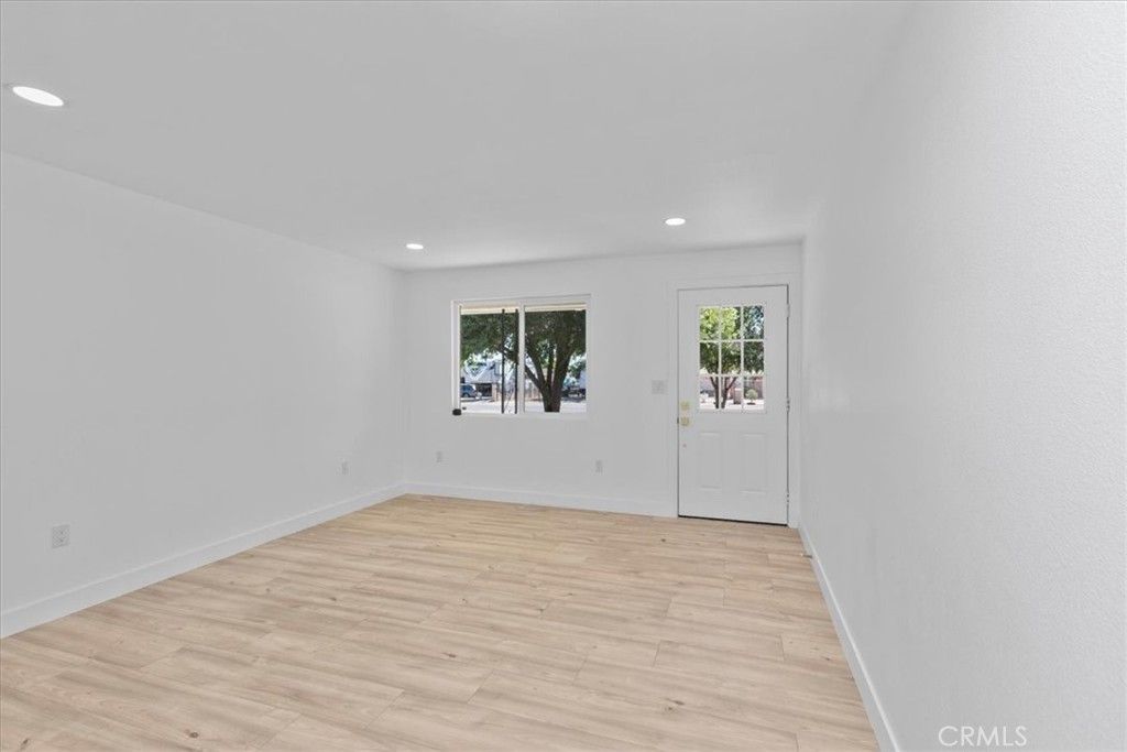 Image 10 of property listing at 9812 Redwood, Hesperia, CA 92345